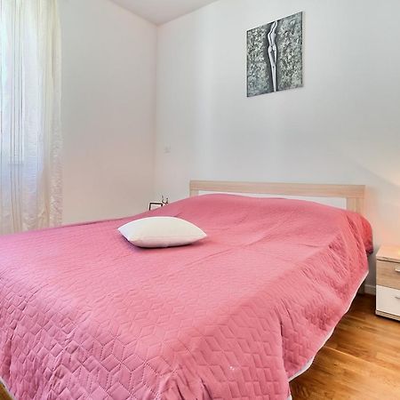 Summertime House With Apartment Umag Exterior foto
