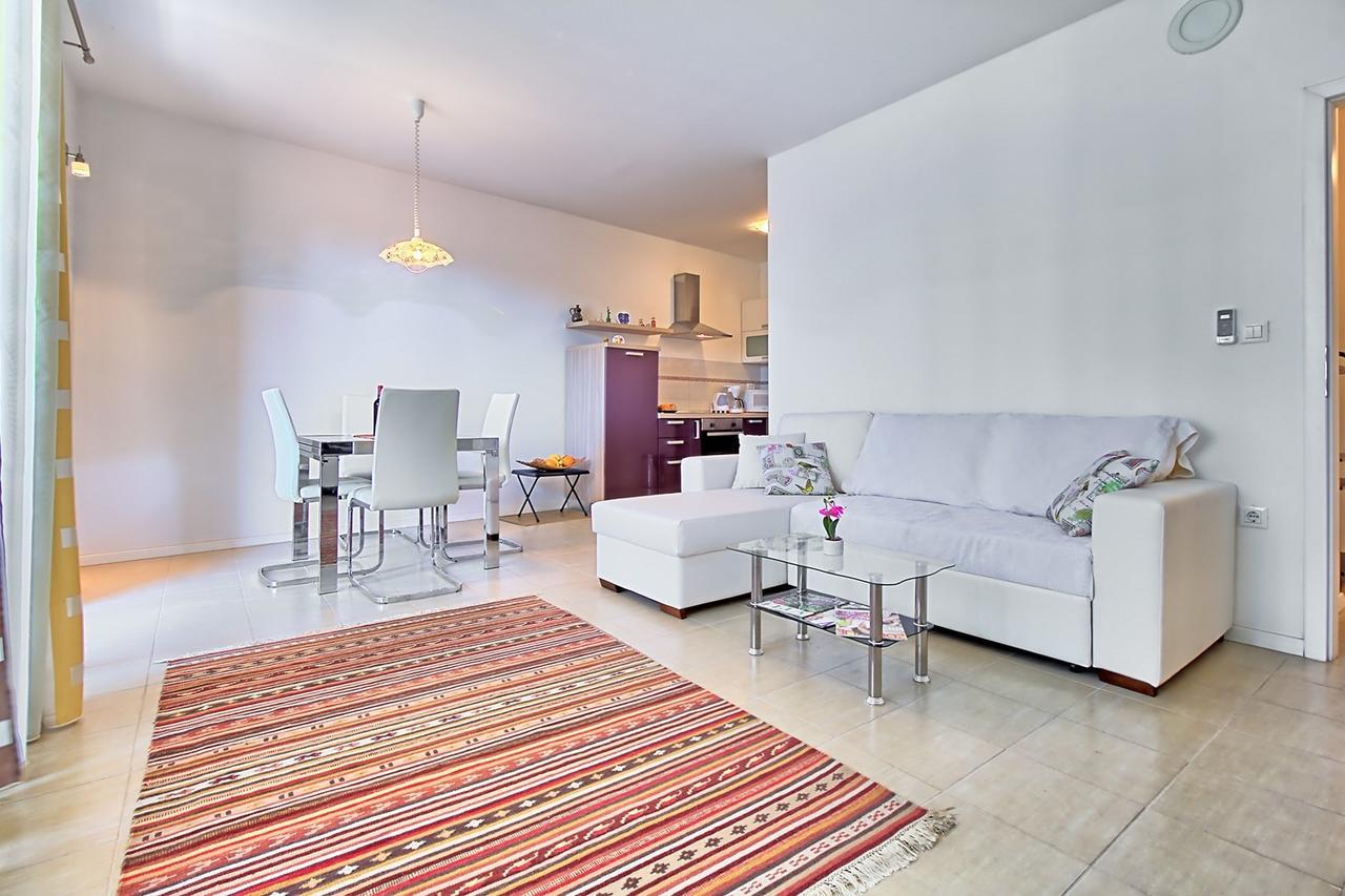 Summertime House With Apartment Umag Exterior foto