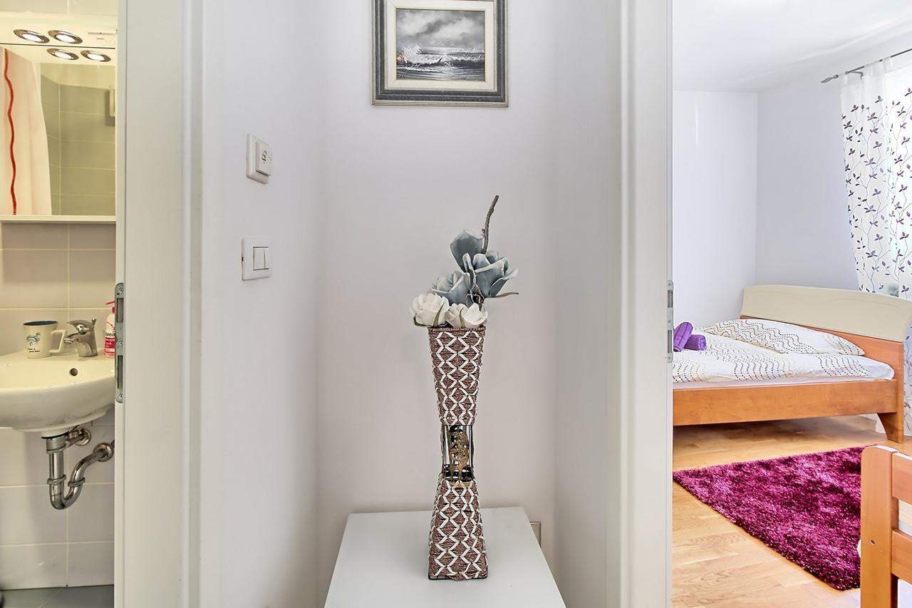 Summertime House With Apartment Umag Exterior foto