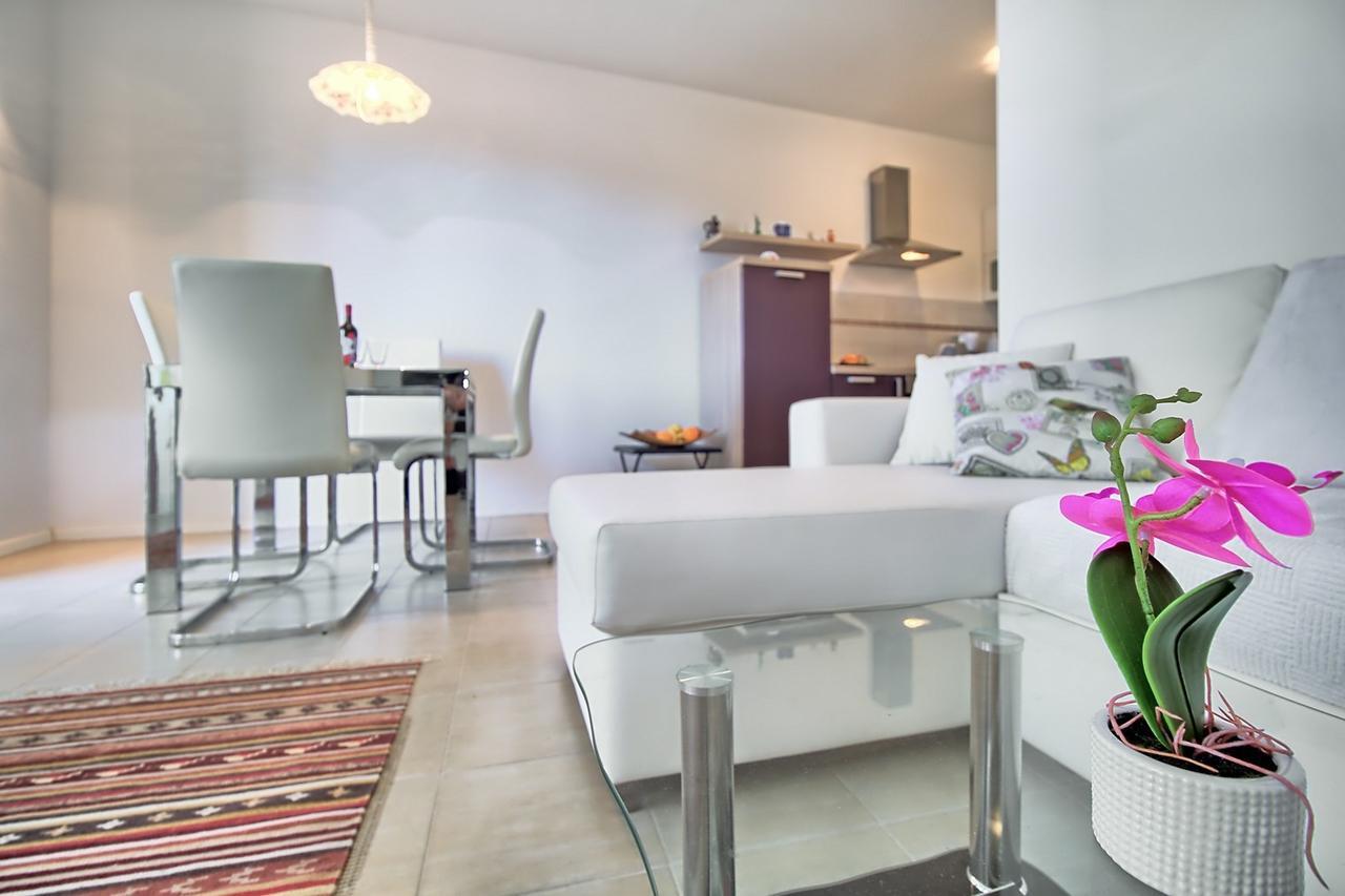 Summertime House With Apartment Umag Exterior foto